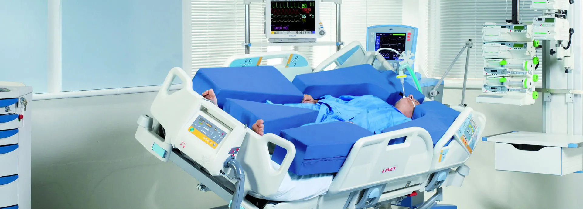 เตียงผู้ป่วยสำหรับไอซียูปรับด้วยไฟฟ้าชนิด 4 motor  Medical bed multicare  wissner-bosserhoff