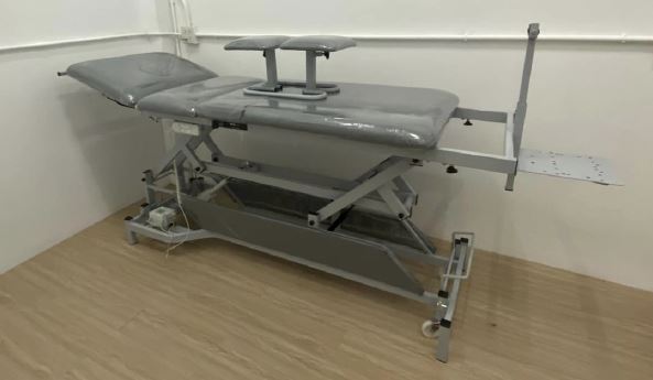 เตียงดึงหลังกายภาพบำบัดด้วยระบบไฟฟ้า TREATMENT TABLE & TRACTION