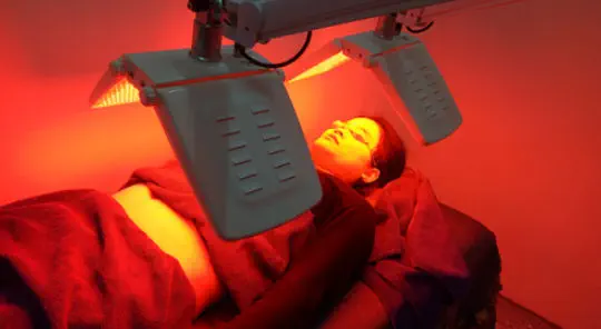 เครื่องโฟโต้เธอราพีลดอาการบวมหลังผ่าตัดศัลยกกรม Skin rejuvenation phototherapy lamp TB-L05D T&B Beauty