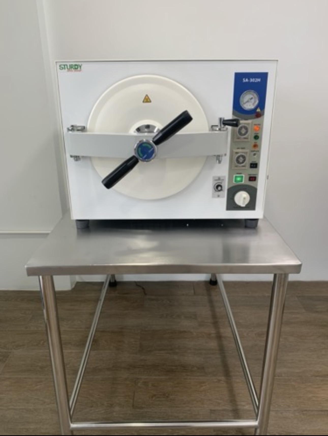 เครื่องนึ่งฆ่าเชื้อ Autoclave SA-302H ขนาด 50 ลิตร Sturdy